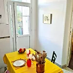 Petit Dans Maison بايون