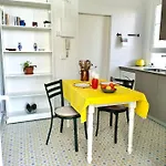 Petit Dans Maison Apartman